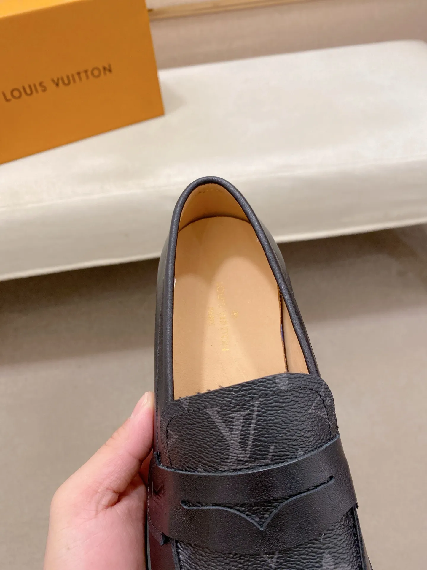 Men's Men's Shoes 500💰⚡️New models on the market⚡️Louis Vuitton (Louis Vuitton/LV) casual, business formal wear! Made with pure Italian craftsmanship, the upper is made of first-layer cowhide, which is full of texture! The lining is cowhide and the original rubber leather shoe outsole. The style is atmospheric and comfortable! Positive code 38-44